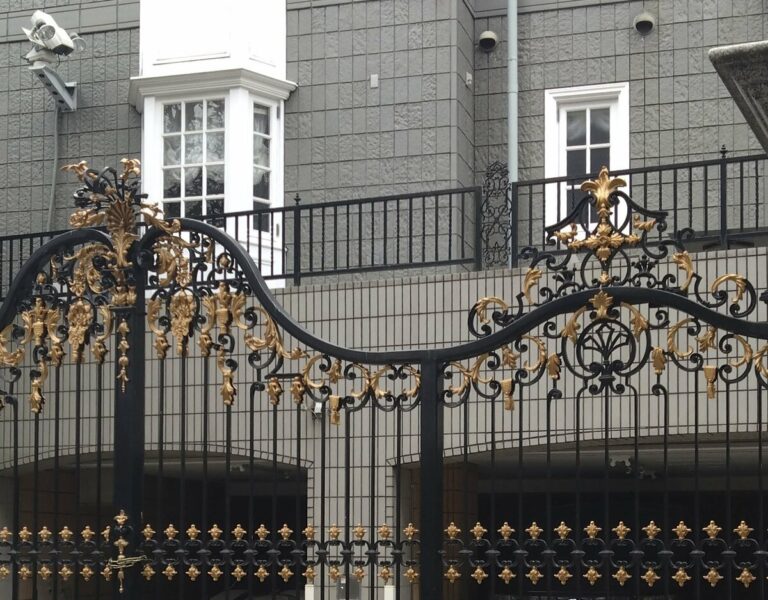 Les dirigeants présumés d'un groupe frauduleux cambodgien soupçonnés de blanchiment d'argent au Japon