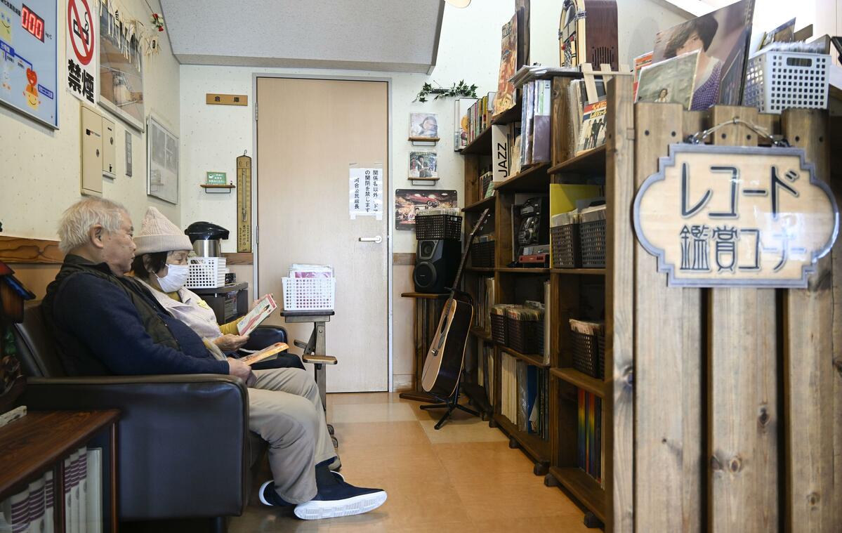 Les disques vinyle ramènent les seniors japonais à la bande originale de leur jeunesse