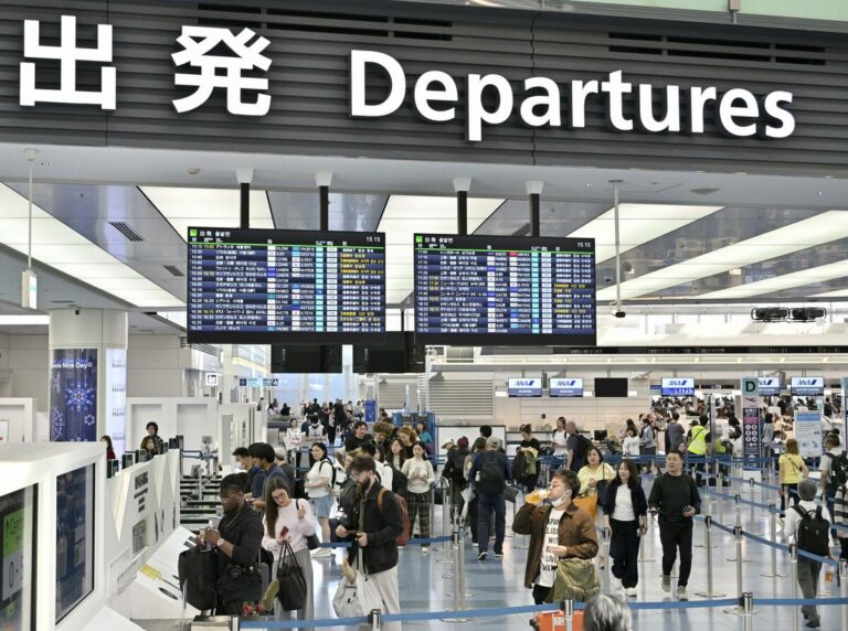Les voyages à l'étranger au Japon restent à 70 % des niveaux d'avant la pandémie dans un contexte de yen faible