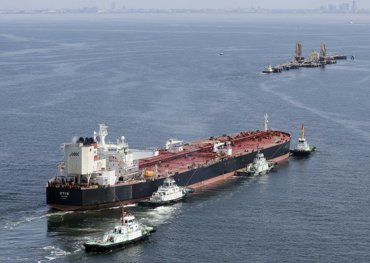 Una petroliera che trasporta petrolio americano arriva in Giappone per la prima volta dalla guerra Iran-Iraq.