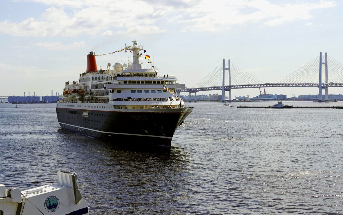 Le navire de croisière japonais Nippon Maru fait ses adieux à ses fans après 35 ans de navigation