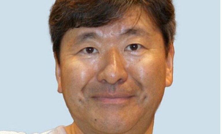 El novelista japonés Koji Suzuki, conocido por la trilogía de terror "El Aro", ha fallecido a los 68 años. El novelista japonés Koji Suzuki, conocido por la trilogía de terror "El Aro", ha fallecido a los 68 años.