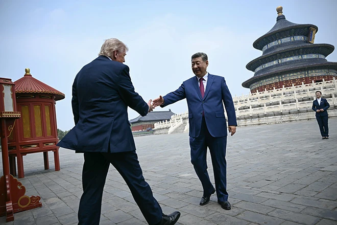 Trump visite un temple de Pékin étroitement lié à Kissinger