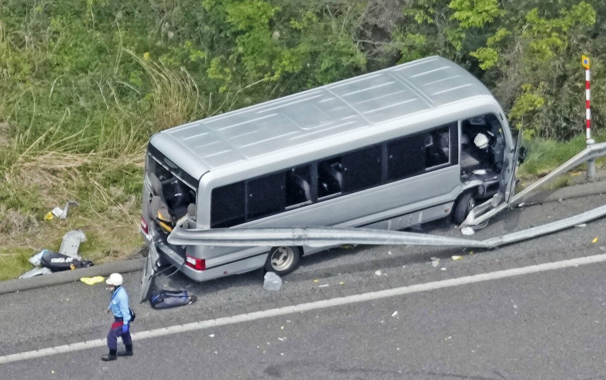 Una persona è morta in un incidente a Fukushima che ha coinvolto un autobus che trasportava studenti delle scuole superiori.