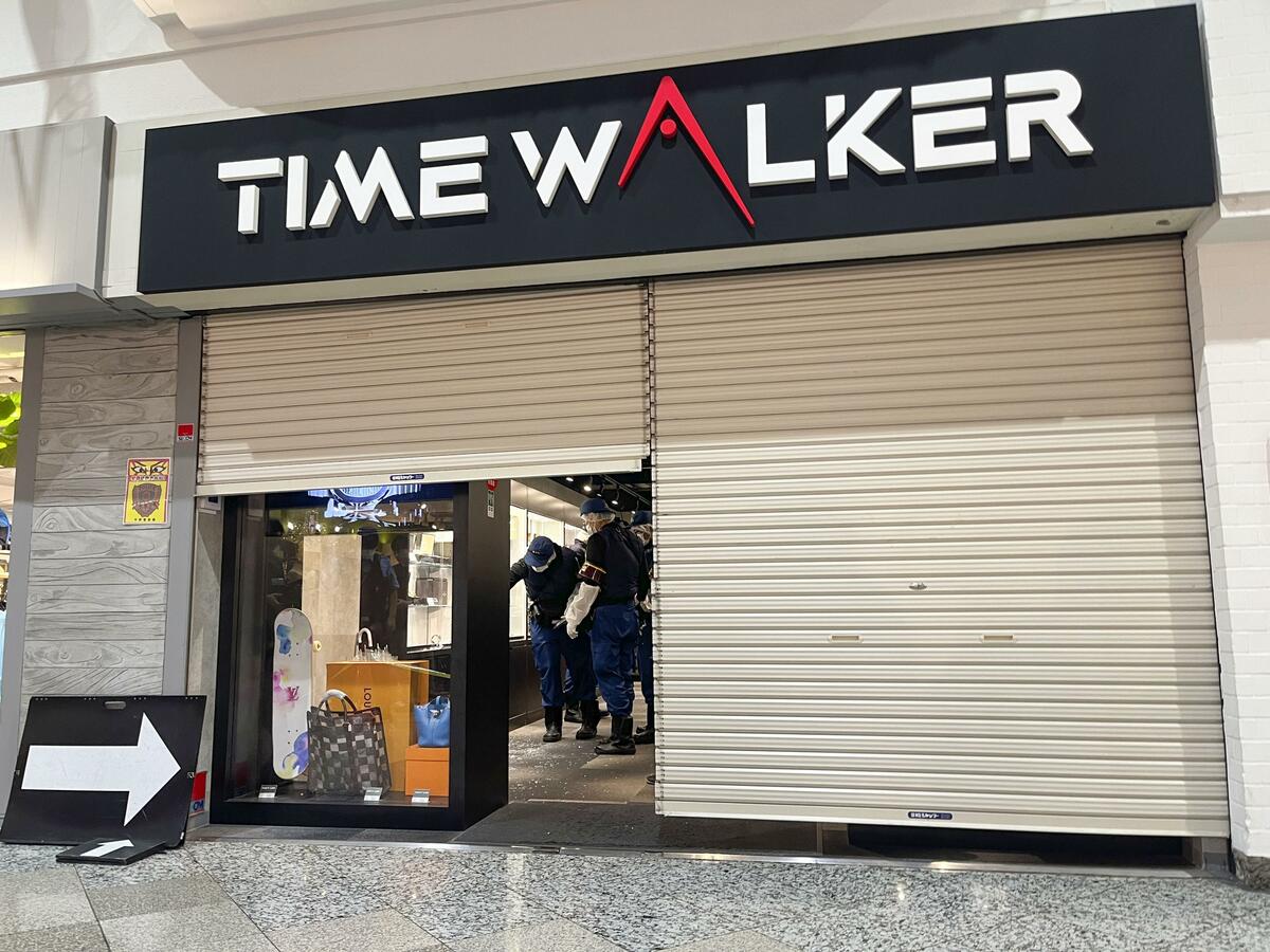 2 Chiliens arrêtés pour vol de montres d'une valeur de 200 millions. yens à Tokyo