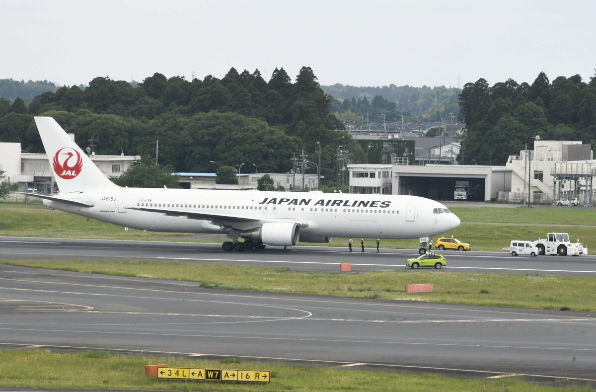 JAL va réduire les suppléments carburant sur les billets d'avion internationaux alors que le prix du carburant baisse