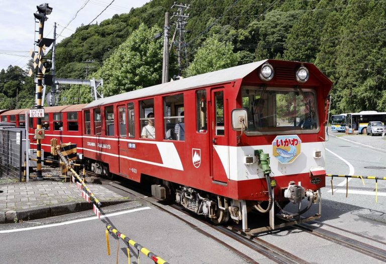 La ligne de train régional du Japon devient un service de train touristique sur réservation uniquement