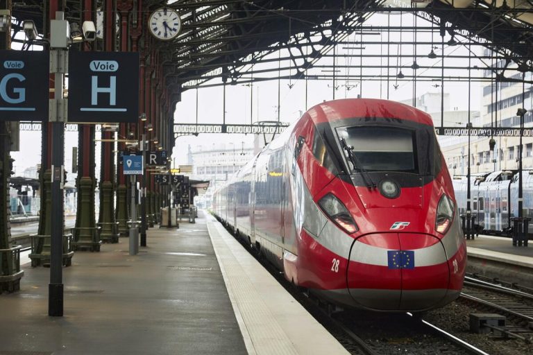 La société ferroviaire italienne FS Italiane commande des trains Hitachi pour la ligne Londres-Paris 1 La société ferroviaire italienne FS Italiane commande des trains Hitachi pour la ligne Londres-Paris