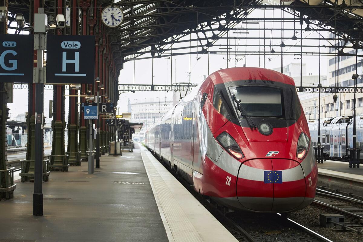 La société ferroviaire italienne FS Italiane commande des trains Hitachi pour la ligne Londres-Paris