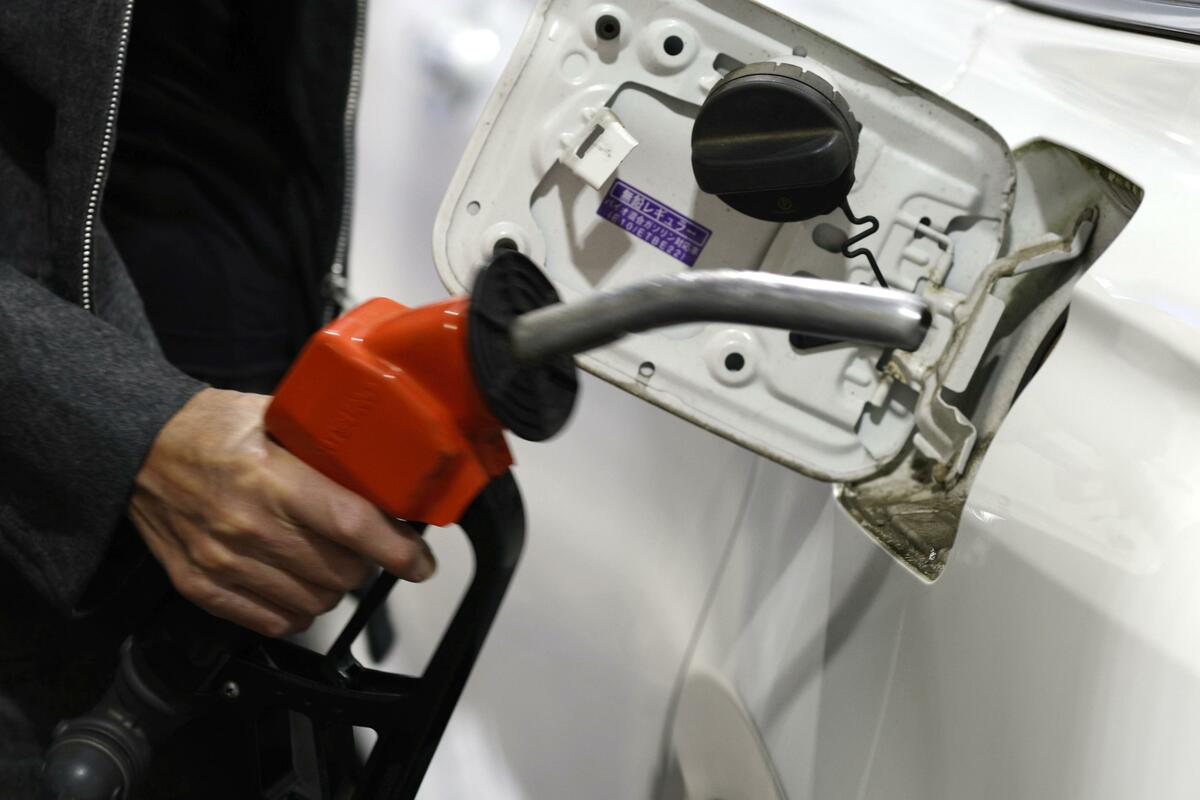 Le Premier ministre japonais déclare qu'il maintiendra les subventions plafonnant les prix de l'essence et exploitera les réserves