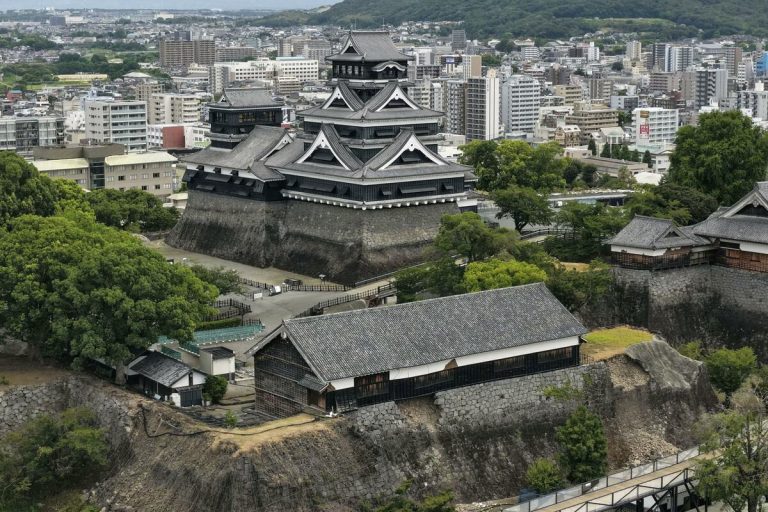 Le château de Kumamoto devrait rouvrir aux visiteurs 2 semaines après le séisme M7.1 2 Le château de Kumamoto devrait rouvrir aux visiteurs 2 semaines après le séisme M7.1