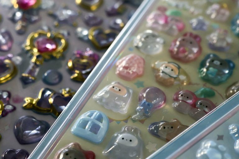 L&rsquo;engouement pour les autocollants Bonbon Drop au Japon suscite des ventes à guichets fermés et des contrefaçons