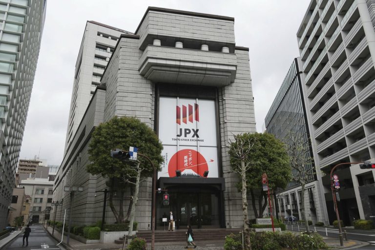 Nikkei finit en hausse de plus de 3% grâce aux espoirs de croissance de l'IA et à l'accord américano-iranien