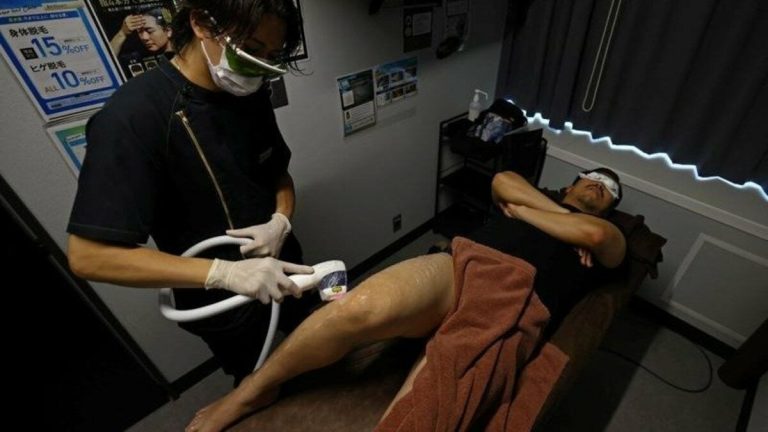 Pas de sueur : les hommes japonais se tournent vers l’épilation pendant l’été caniculaire 3 Pas de sueur : les hommes japonais se tournent vers l’épilation pendant l’été caniculaire