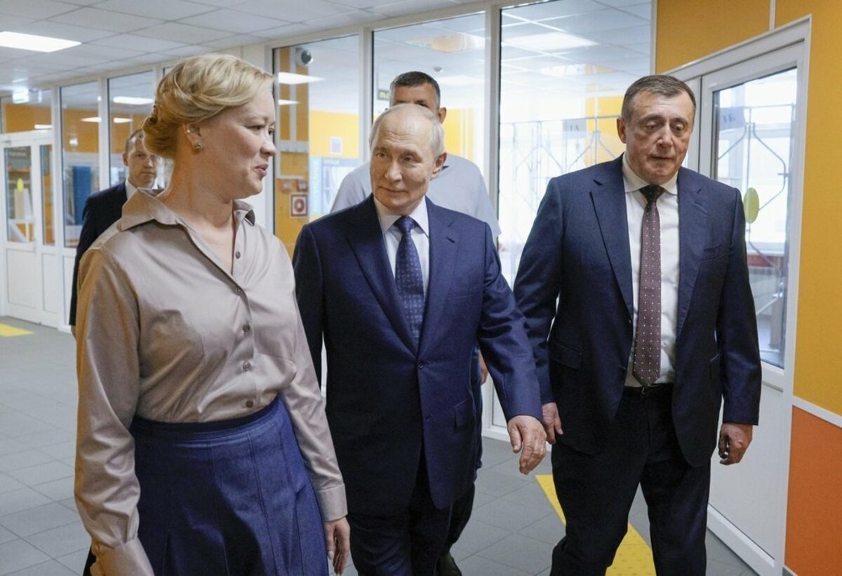 Poutine effectue sa première visite sur une île contrôlée par la Russie et suscite des protestations du Japon