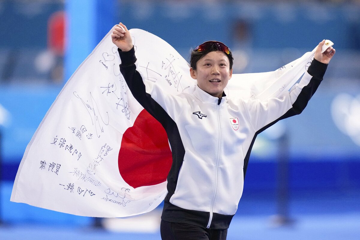 Takagi, 10 fois médaillé olympique en patinage, reçoit le Prix d'Honneur du Peuple