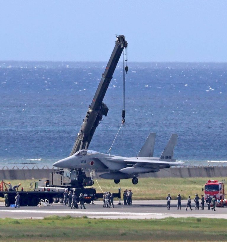 Un avion de chasse japonais bloque la piste de l&rsquo;aéroport d&rsquo;Okinawa après une rupture de train d&rsquo;atterrissage