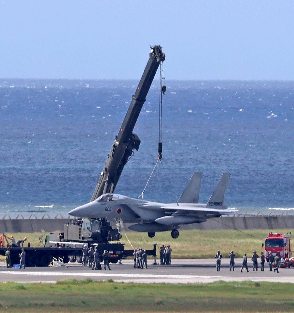 Un avion de chasse japonais bloque la piste de l'aéroport d'Okinawa après une rupture de train d'atterrissage