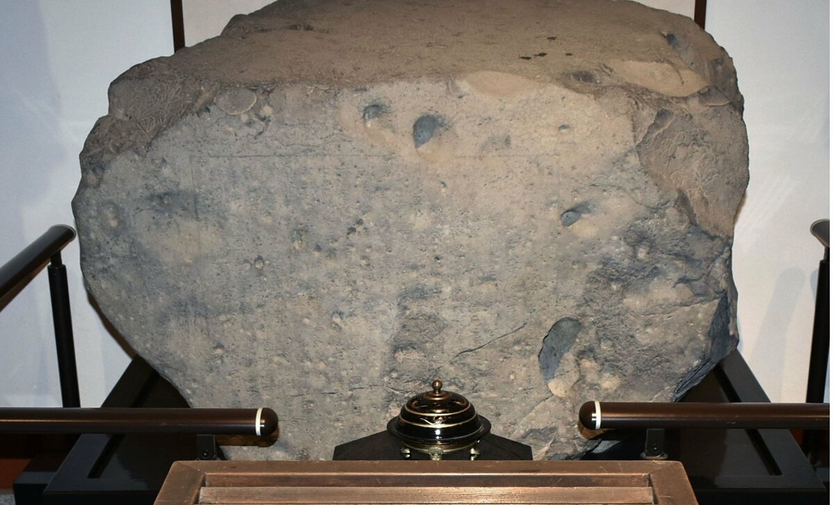 Une Taïwanaise arrêtée pour avoir taché la pierre d'un temple au Japon, son directeur s'excuse