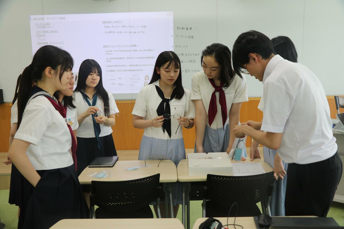 ARTICLE : Changer les perceptions : les écoles japonaises adoptent les lunettes de soleil au-delà de la mode