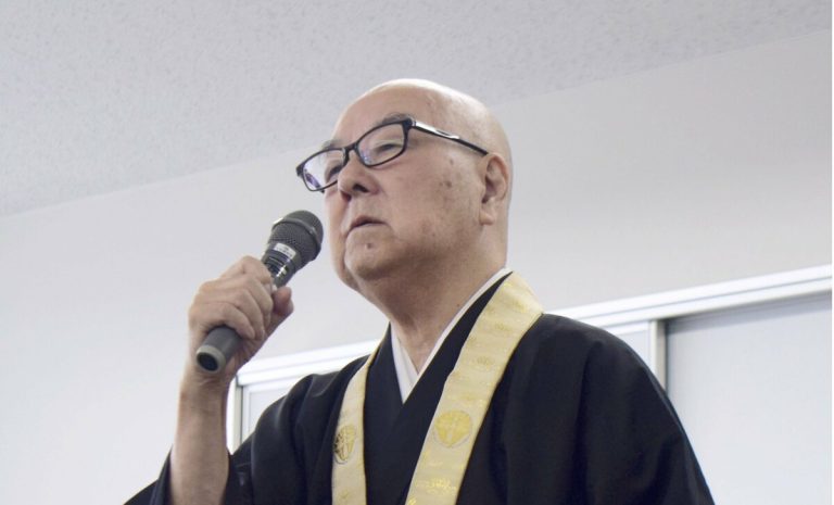 DOSSIER : Le "Chanson Monk" du Japon utilise des chansons et des sutras pour diffuser un message de paix
