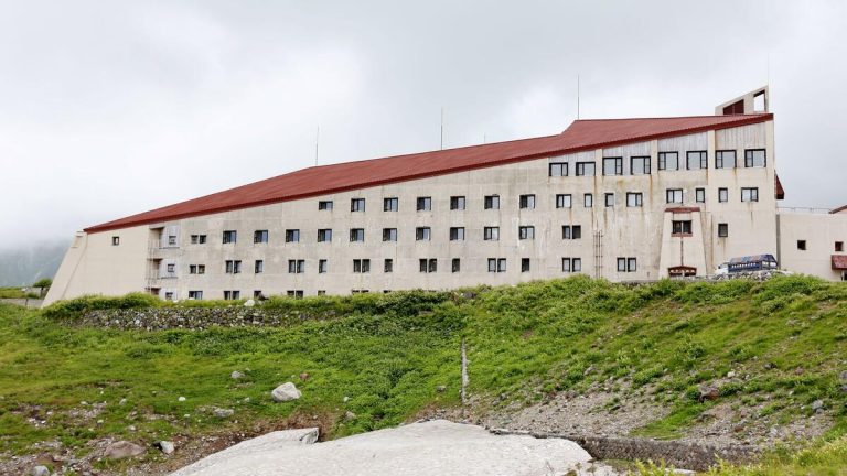DOSSIER : Le Landmark Hotel Tateyama, dans les Alpes du Nord du Japon, ferme ses portes après 54 ans