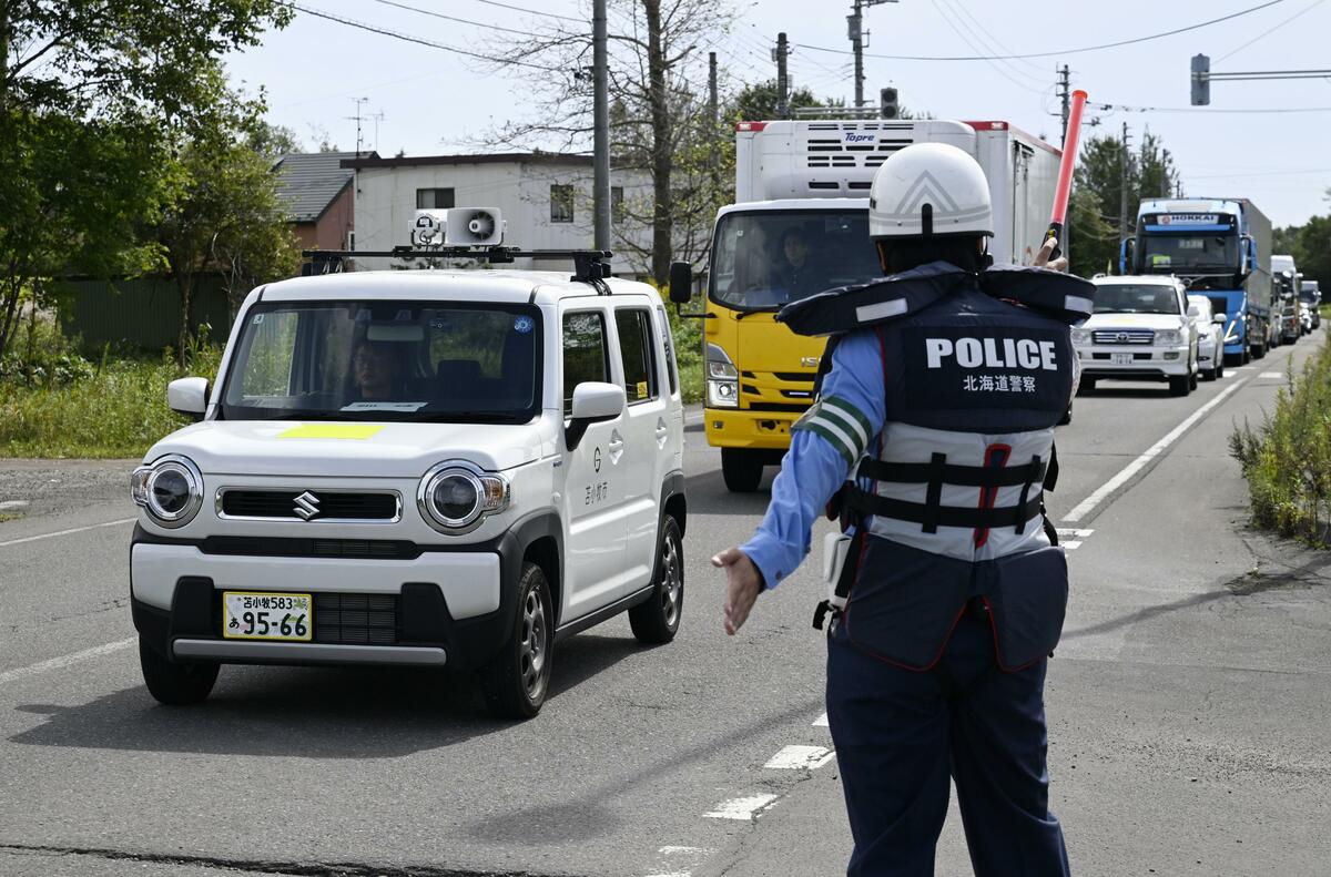 Exercice d'évacuation en voiture après le tsunami mené à Hokkaido, dans le nord du Japon