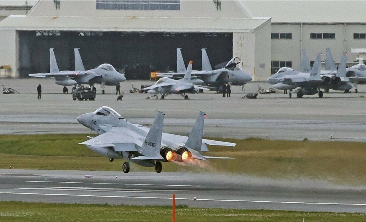 Le Japon envoie des avions à réaction après les vols d'avions espions chinois au-dessus de la mer de Chine orientale