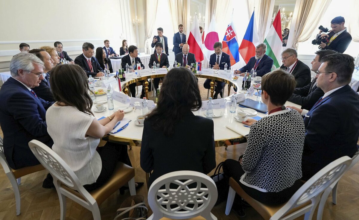 Le Japon et la Pologne conviennent de coordonner leur soutien à la relance de l'Ukraine