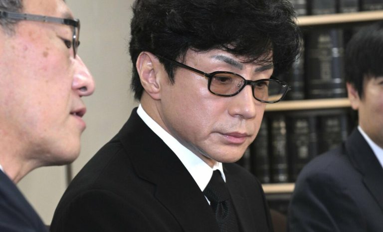 Le président de la société qui succédera à Johnny démissionnera fin septembre. 1 Le président de la société qui succédera à Johnny démissionnera fin septembre.