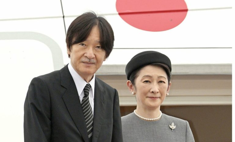 Le prince héritier et la princesse du Japon partent pour les funérailles du roi Harald de Norvège