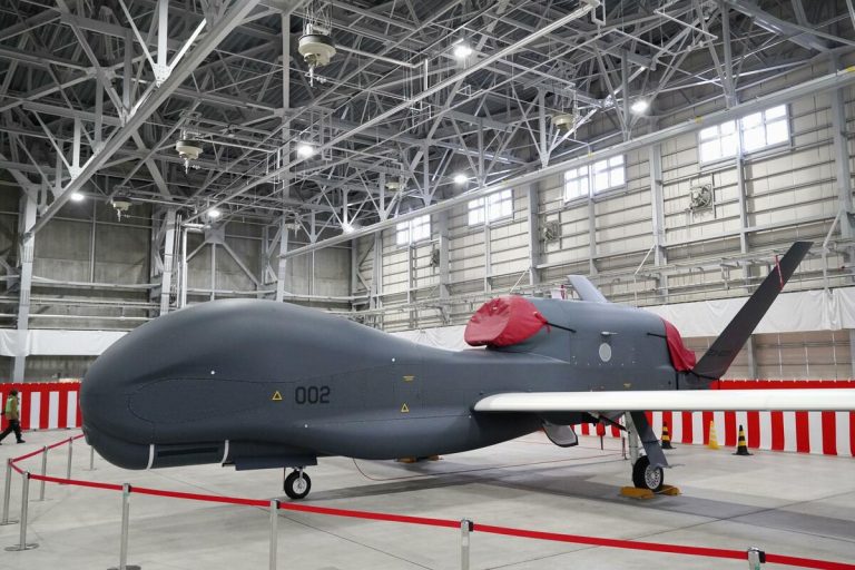Les FDS récupèrent une partie du drone Global Hawk écrasé le long de la côte ouest du Japon 5 Les FDS récupèrent une partie du drone Global Hawk écrasé le long de la côte ouest du Japon