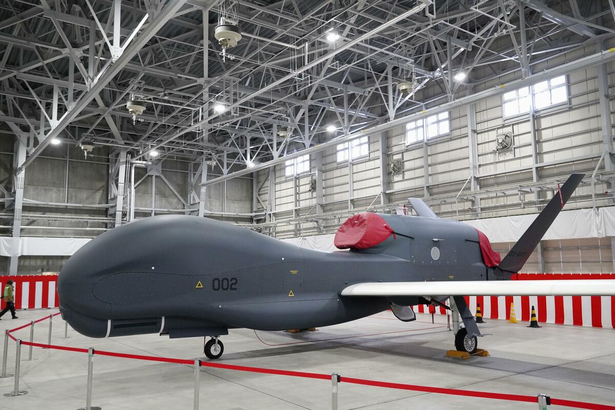 Les FDS récupèrent une partie du drone Global Hawk écrasé le long de la côte ouest du Japon