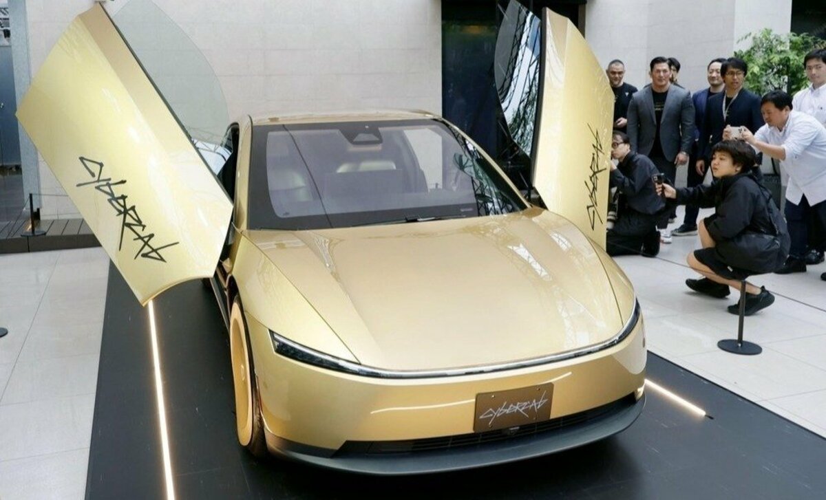 Tesla dévoile pour la première fois le Cybercab sans conducteur au Japon