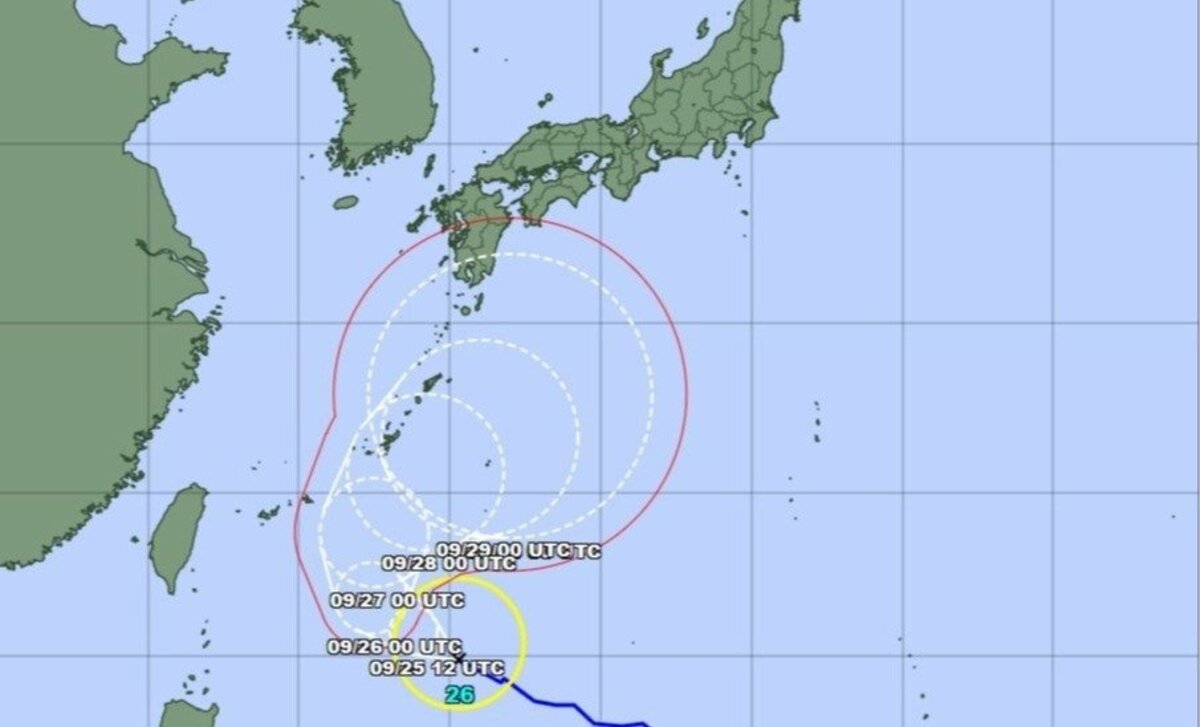 Un autre typhon approche du Japon depuis le sud d'Okinawa