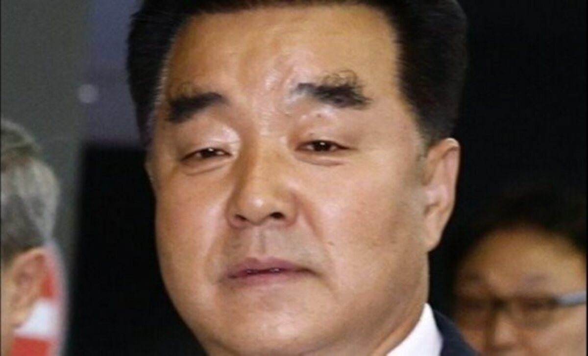 Un responsable japonais s'adresse au ministre nord-coréen sur le site des Jeux asiatiques