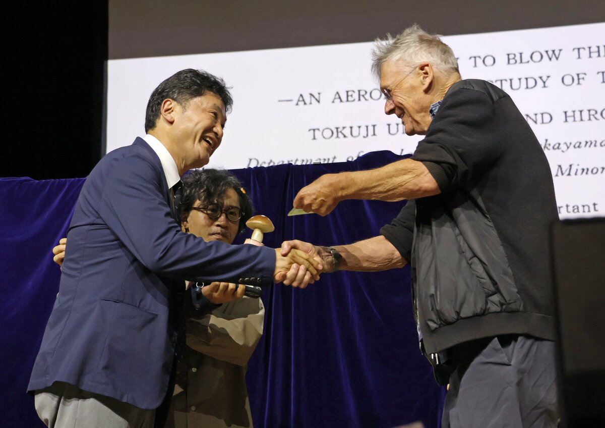 Un scientifique japonais remporte à titre posthume le prix Ig Nobel pour une étude sur le moucher du nez