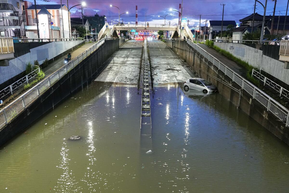 Au Japon, 80 passages souterrains ont vu des véhicules submergés au cours de la dernière décennie (enquête)