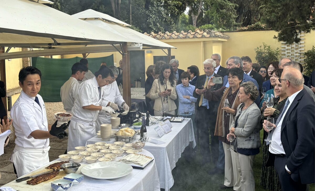 L'anguille au menu de l'ambassade du Japon au Vatican au milieu d'un débat sur la réglementation commerciale