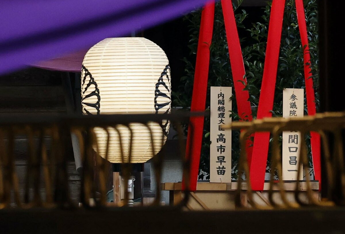 Le Premier ministre japonais envoie une offre en espèces à Yasukuni, lié à la guerre, et d'autres ministres visitent