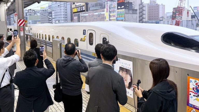 Le nouveau shinkansen japonais d'essai sur piste « Dr. S » fait ses débuts