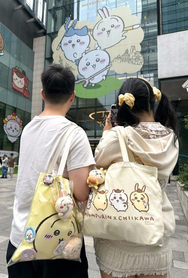 L'engouement pour le manga japonais "Chiikawa" frappe Shanghai à l'occasion de la fête nationale