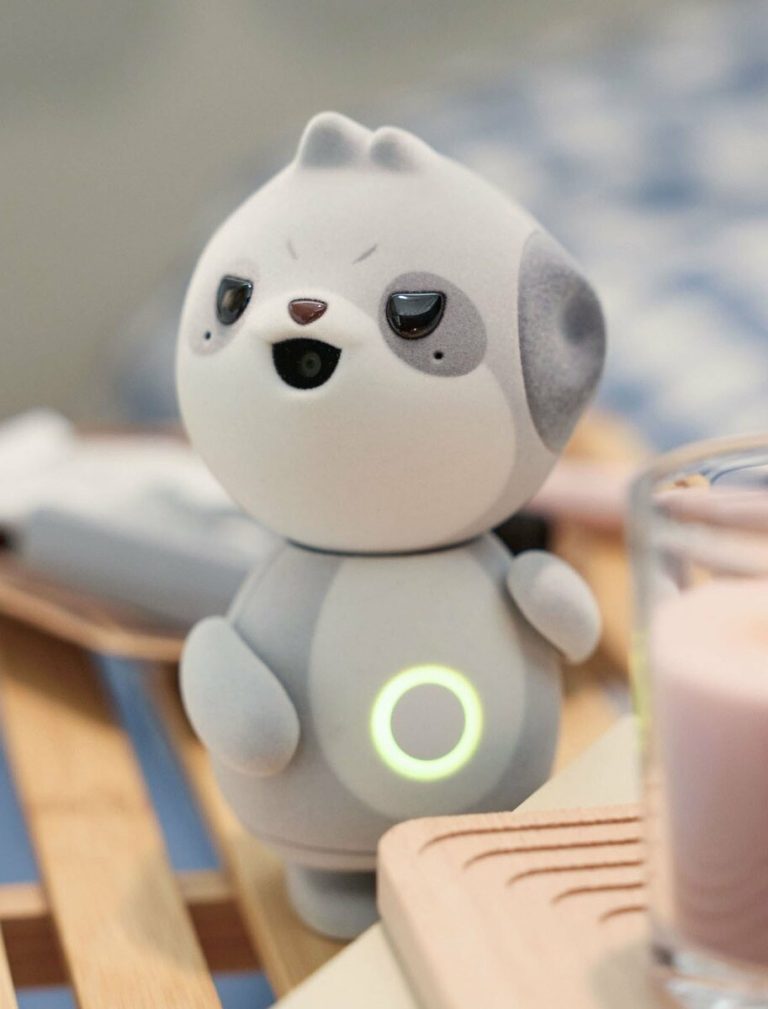 Les robots de divertissement japonais se diversifient grâce à l'IA et offrent du confort
