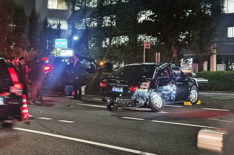 Quatre blessés dans un accident impliquant la voiture d'un diplomate près du ministère japonais des Affaires étrangères 1 Quatre blessés dans un accident impliquant la voiture d'un diplomate près du ministère japonais des Affaires étrangères