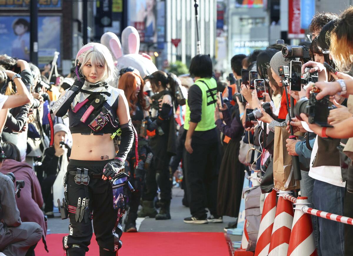 Tokyo accueille les foules d'Halloween sous haute sécurité policière