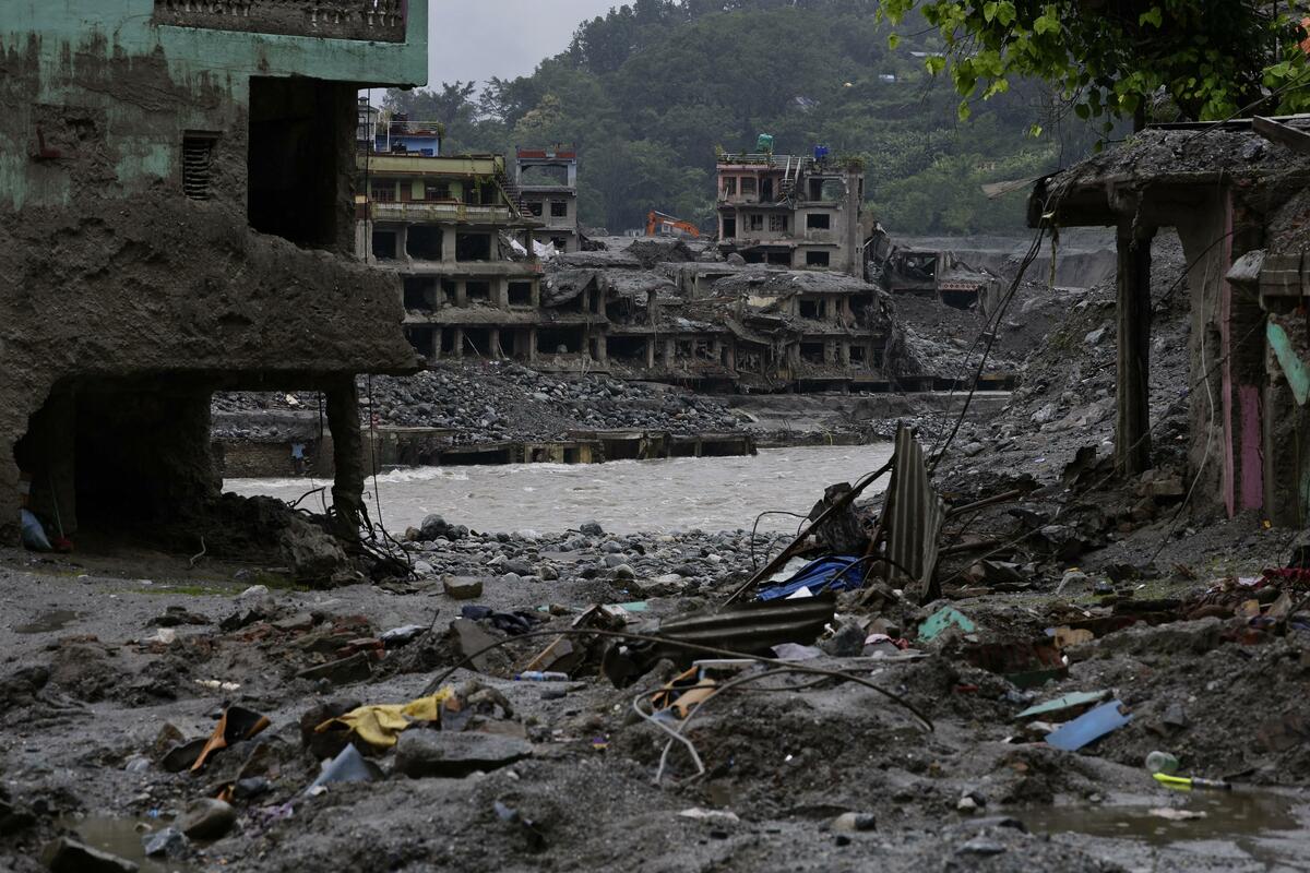 Un Népalais apprend du Japon à préserver les sites touchés par les inondations pour la postérité
