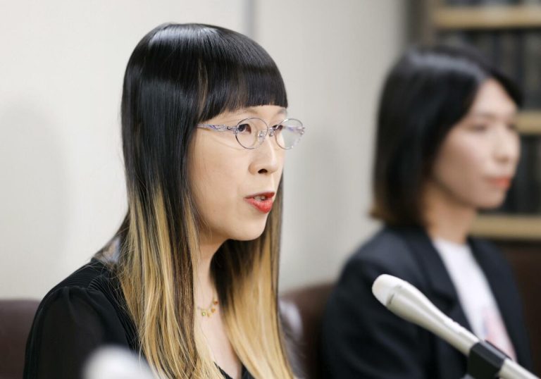 Un conseiller municipal du Japon condamné à payer des dommages et intérêts pour la sortie d&rsquo;un auteur primé