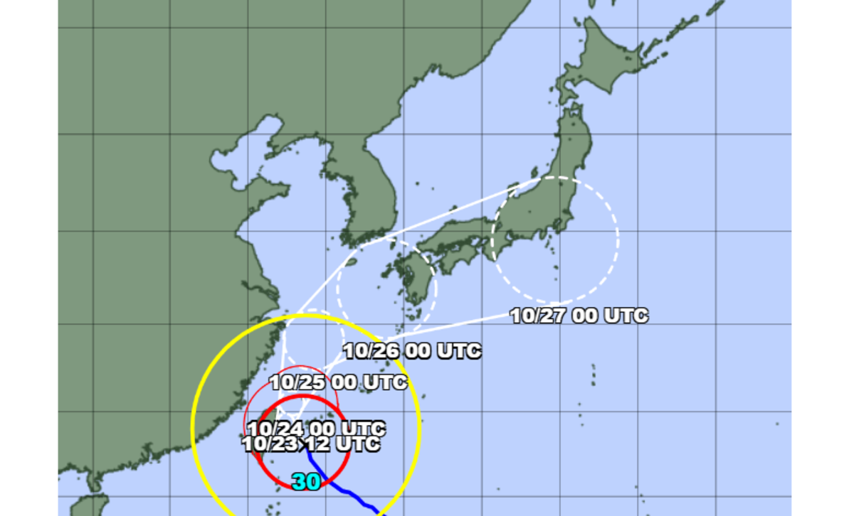 Un typhon important et puissant avance vers le sud du Japon, se déplaçant vers le nord-ouest